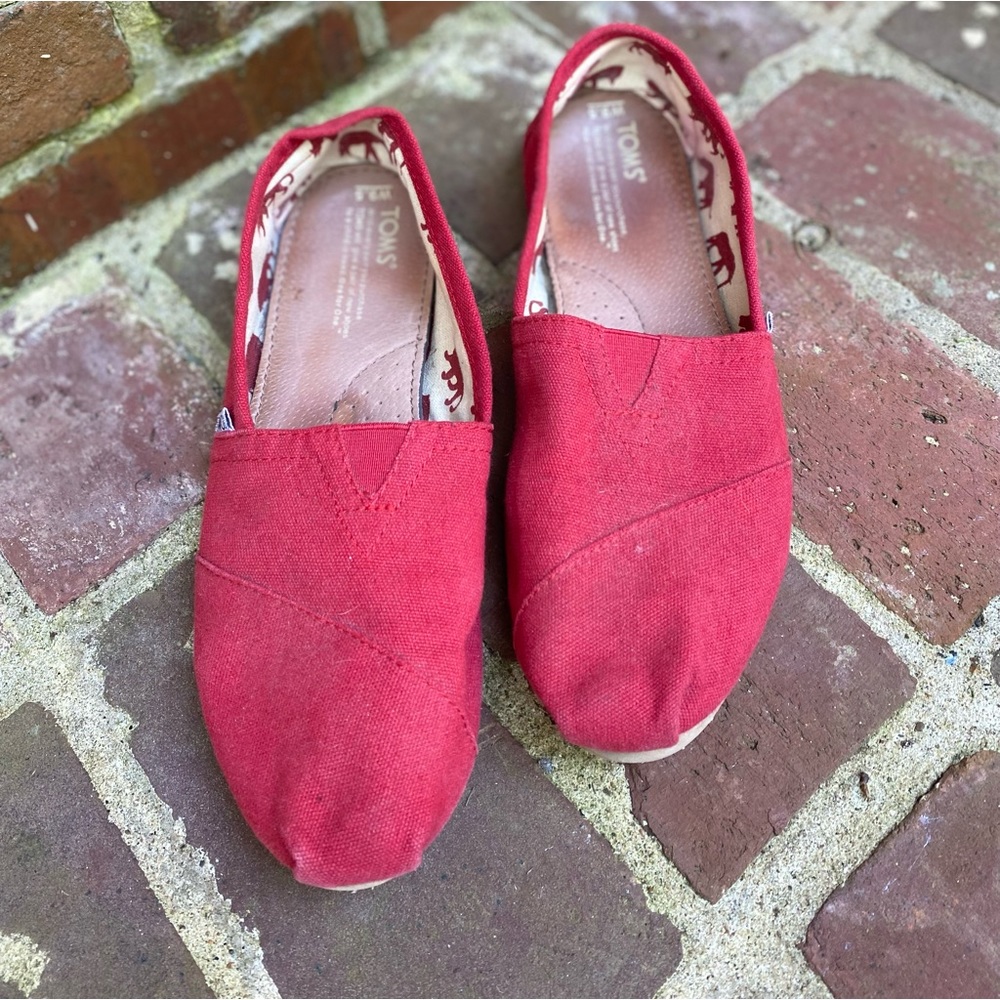 Women’s Toms flats. Size 9.5W